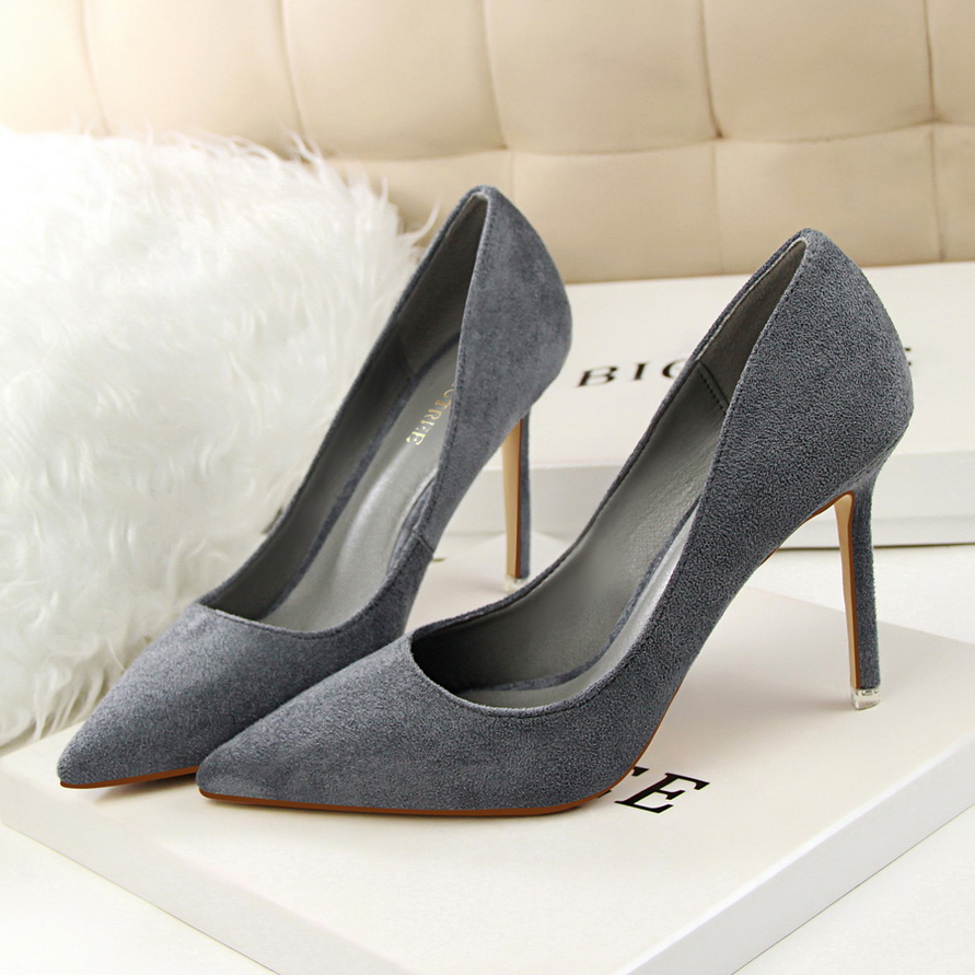 Elegant Classic Suede Pumps 4